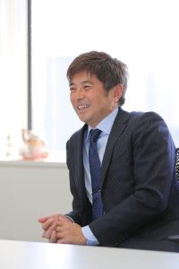 会議室で撮影 副社長